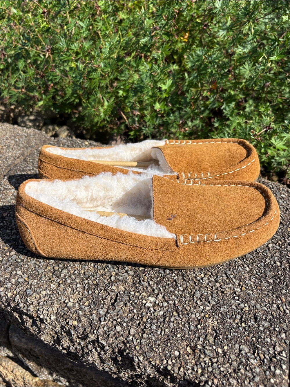 NWT Koolaburra by UGG Lesly Womens Slippers in Chestnut Suede Size 9